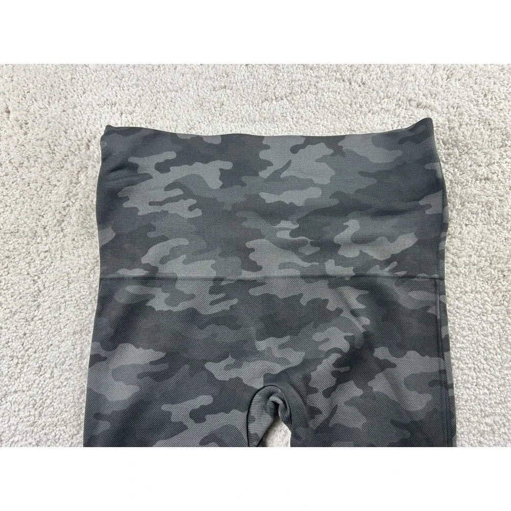 Spanx Leggings Womens Sz SP Capri‎ Gray Camo